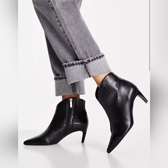 Edgy Chic Ted Baker London Red Leather Booties - Picture 14 of 16